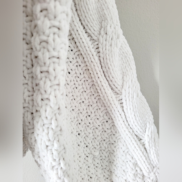 Sadie & Sage Anthropologie Women's Cropped Chunky Cable Knit Sweater Oversized - Picture 11 of 16